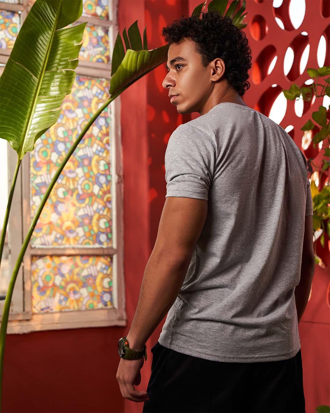 تيشيرت بيزك نص كم رمادي