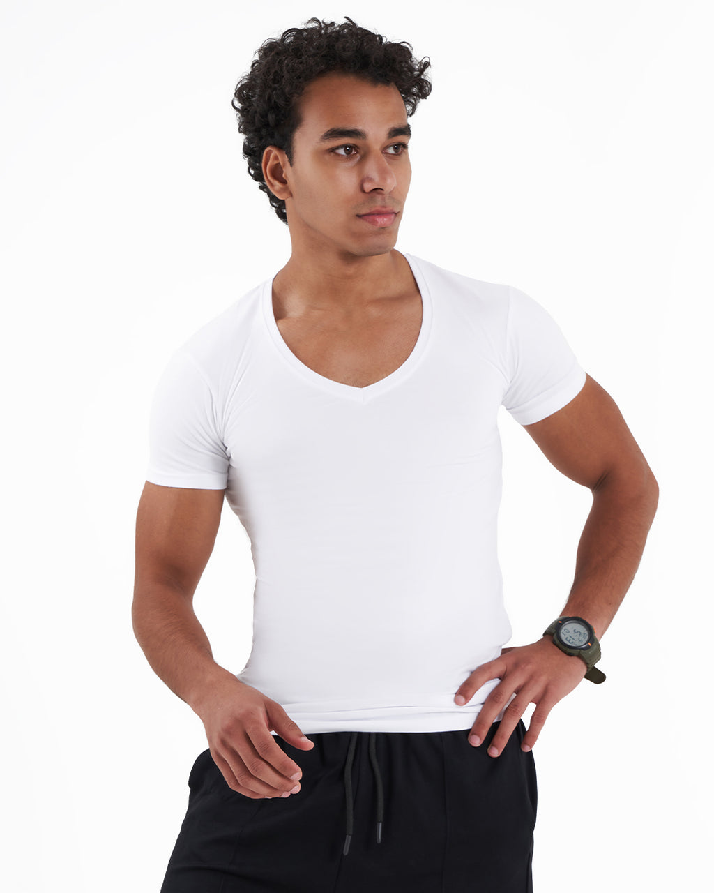 V تيشيرت نص كم أبيض