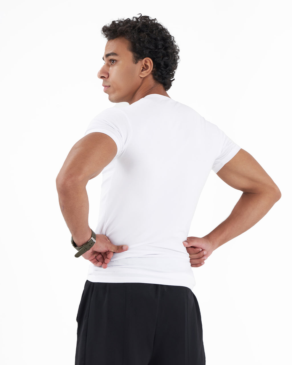 V تيشيرت نص كم أبيض